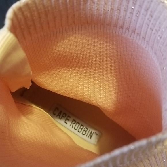 Shoe - Picture 3 of 5